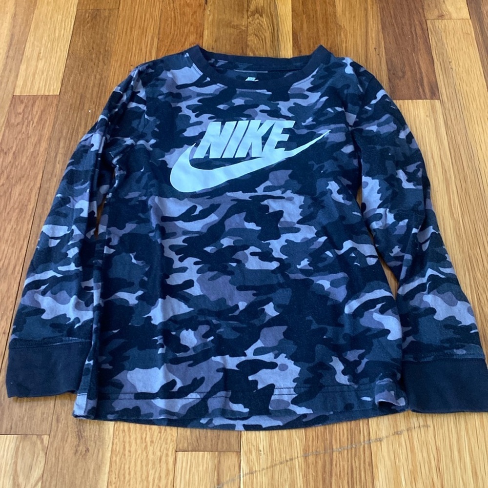Nike Boys Gray Camouflage Long Sleeve Shirt Size 6